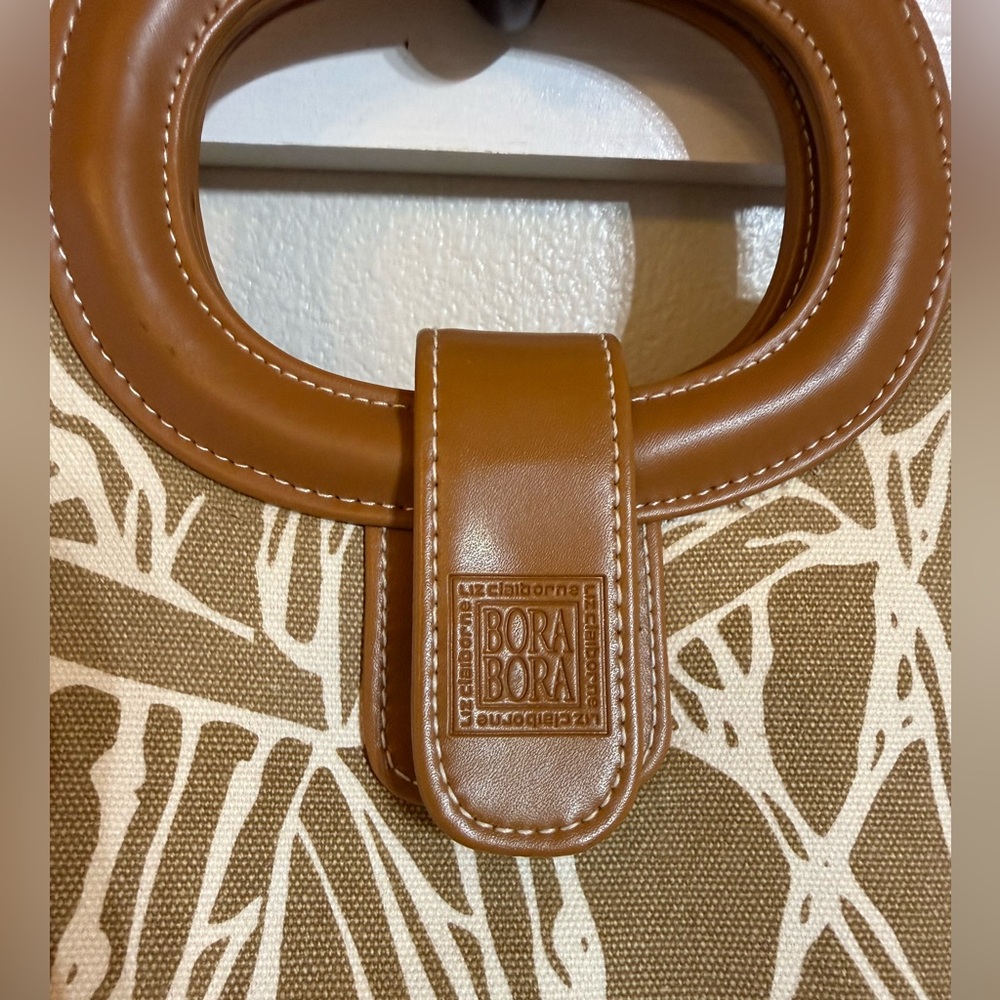 Brand New Never Used Liz Claiborne Tan and Cream Tote Bag - Picture 6 of 8
